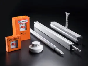 בקרות ומנועים לשחרור עשן ממבנים