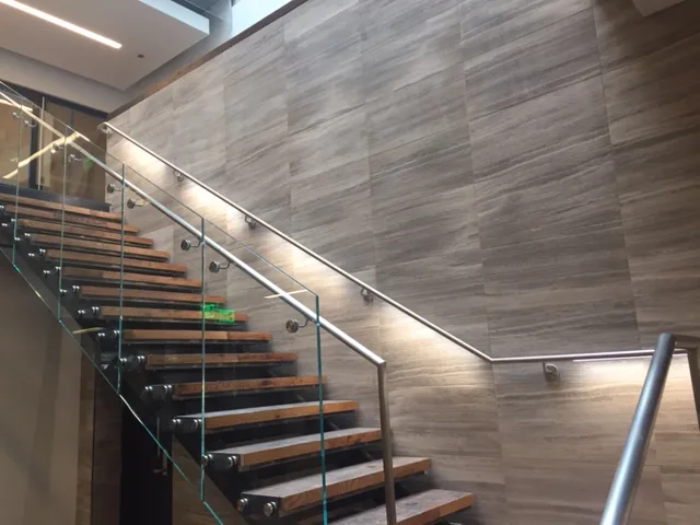 ⁦מאחז יד מנירוסטה משולב לד ספוט⁩ – תמונה ⁦5⁩