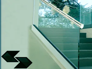 מעקה זכוכית עם פרופיל U