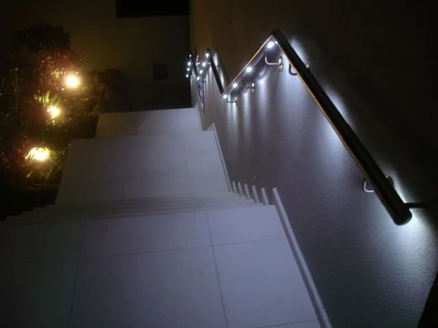 ⁦מאחז יד מנירוסטה משולב לד ספוט⁩ – תמונה ⁦7⁩